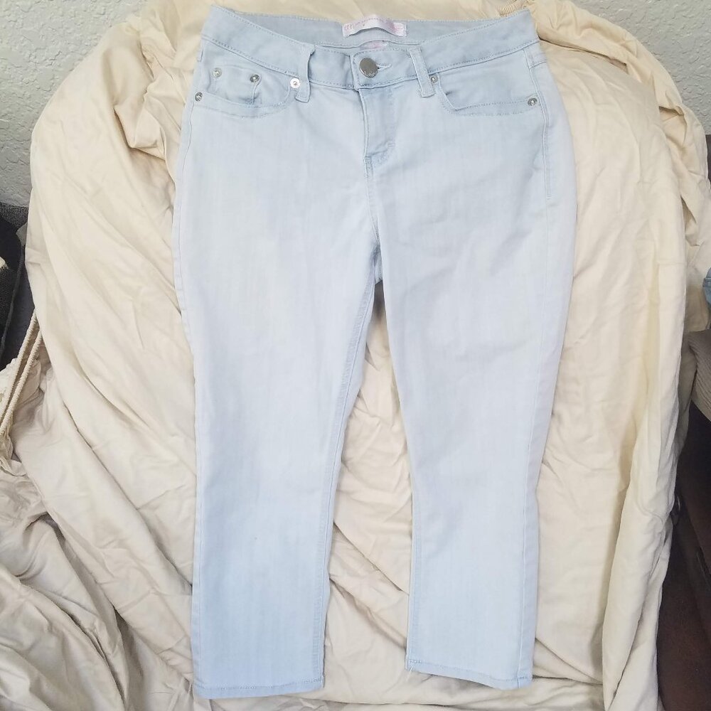 Women (Juniors) Denim Capris